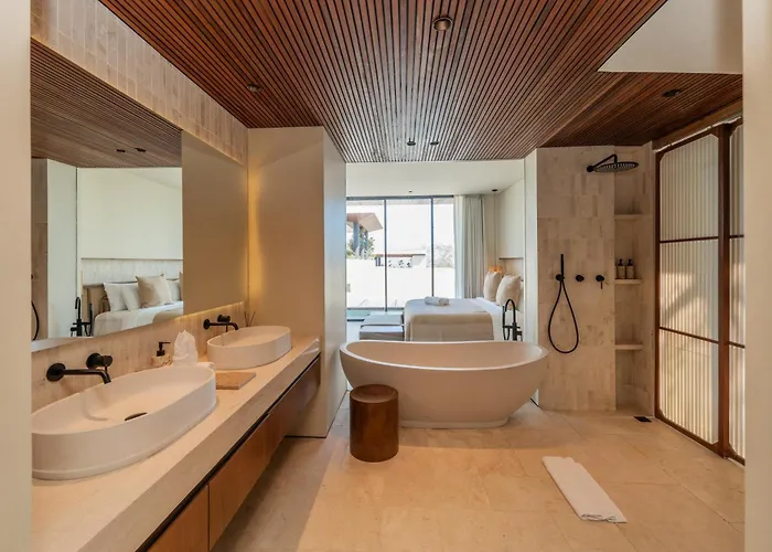 Azura Uluwatu *