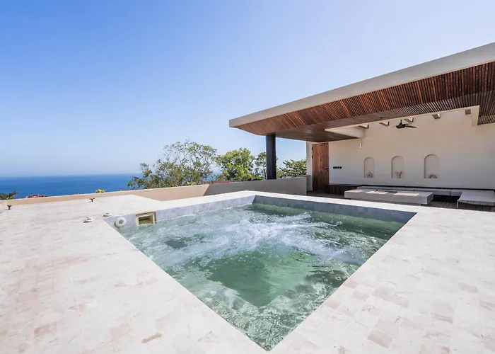 Azura Uluwatu Resort *